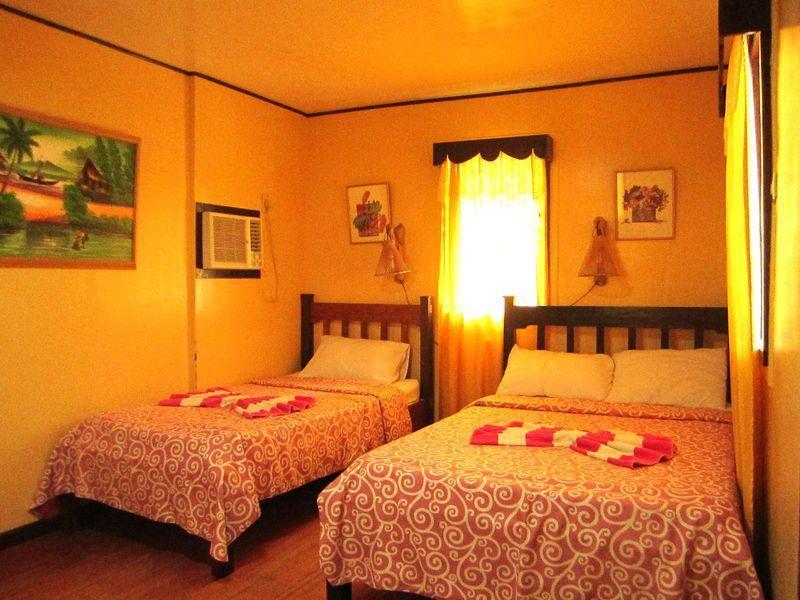 Tamaraw Beach Resort Пуэрто-Галера Экстерьер фото